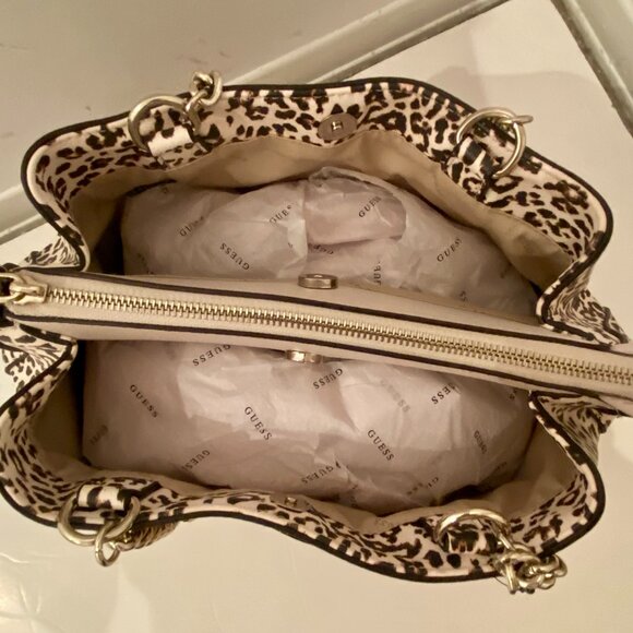 Guess Purse - NEW - Picture 5 of 10